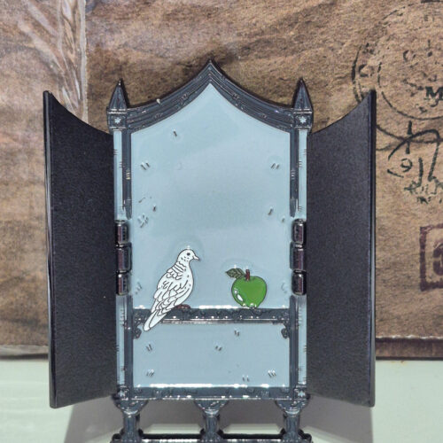 HP Vintage Wardrobe Pin